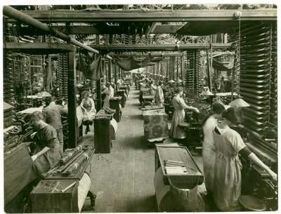 Axminster weven, tapijtfabriek, 1923 door English Photographer